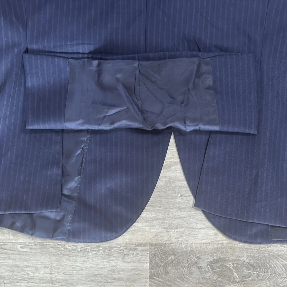 Corneliani Men’s 2 button navy striped blazer 42R (Europe 52R)